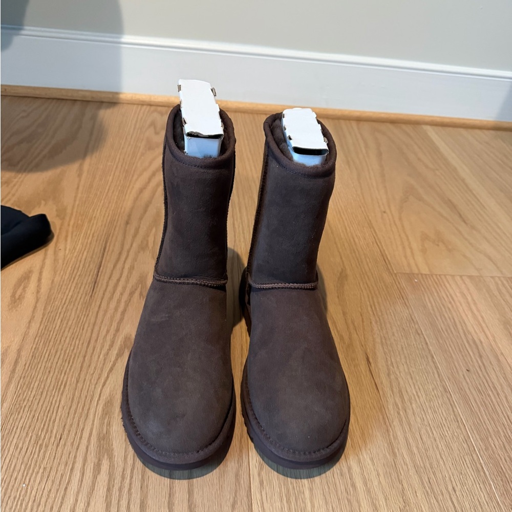 Ugg Classic Short Suede Boots in Dark Brown — Size Women 9 — NWOB